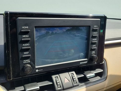 Used 2021 Toyota RAV4 XLE Premium FWD image 17