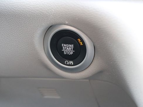 Used 2023 Chrysler Pacifica Touring-L image 31