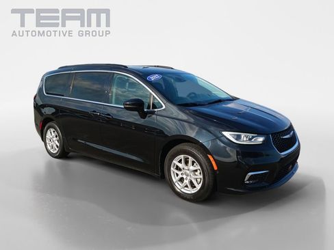 Used 2022 Chrysler Pacifica Touring-L w/ Uconnect Theater Family Group FWD image 1