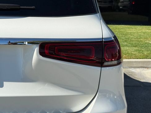 Used 2022 Mercedes-Benz GLS 450 4MATIC image 14
