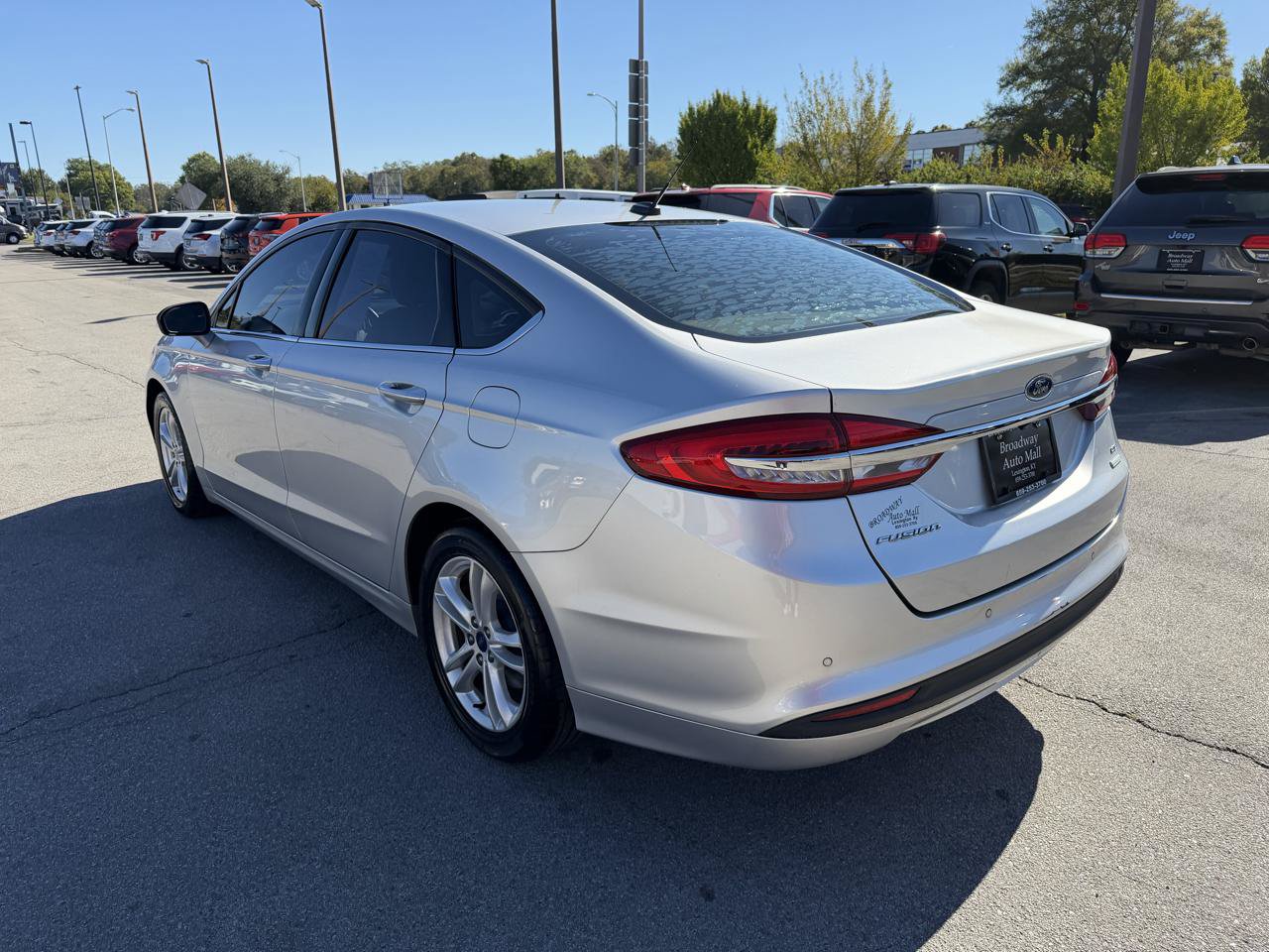 Used 2018 Ford Fusion SE FWD image 5