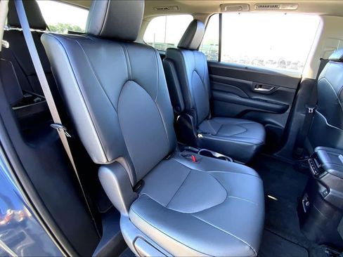 Used 2024 Toyota Grand Highlander AWD image 19