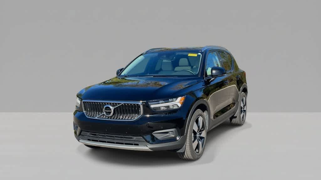 Used 2022 Volvo XC40 T5 Momentum w/ Premium Package AWD/4WD image 1