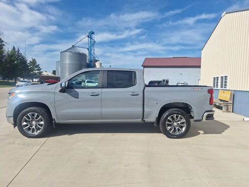 Used 2024 Chevrolet Silverado 1500 LT AWD/4WD image 23