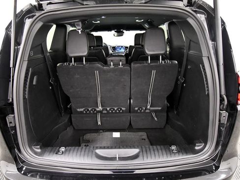 Used 2025 Chrysler Pacifica Select FWD image 7