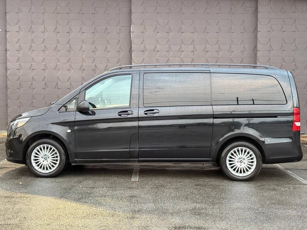 Used 2018 Mercedes-Benz Metris Passenger image 3