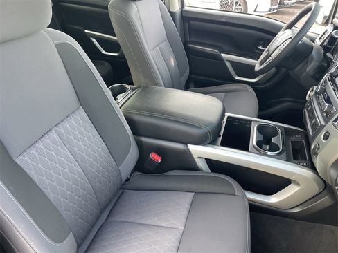 Used 2021 Nissan Titan SV w/ SV Convenience Package image 9