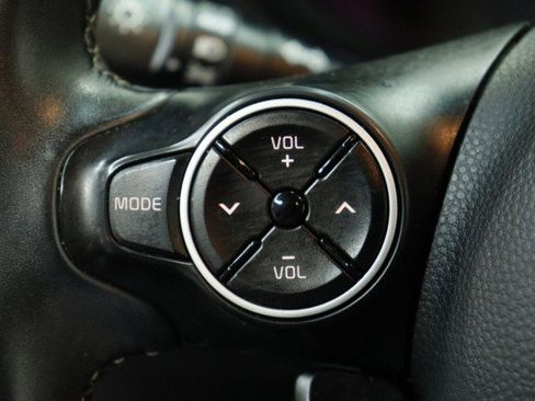 Used 2018 Kia Soul + FWD image 11
