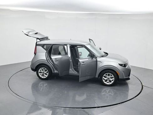 Used 2023 Kia Soul LX w/ LX Technology Package image 45