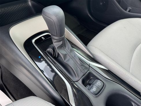 Used 2022 Toyota Corolla LE image 28
