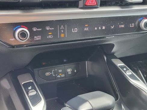 Used 2025 Kia Sorento S w/ Panoramic Sunroof Package FWD image 21