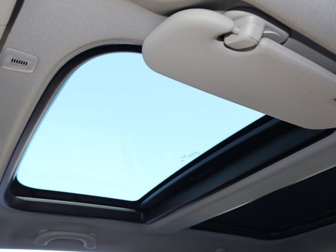 Used 2024 MINI Cooper 2-Door Hardtop image 4