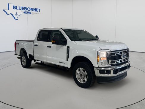 Used 2025 Ford F250 XLT w/ FX4 Off-Road Package AWD/4WD image 3
