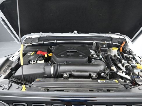 Used 2024 Jeep Wrangler Unlimited AWD/4WD image 9