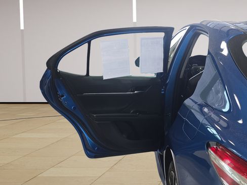 Used 2020 Toyota Camry SE FWD image 22