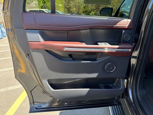 Used 2024 Ford Expedition Max Limited AWD/4WD image 37