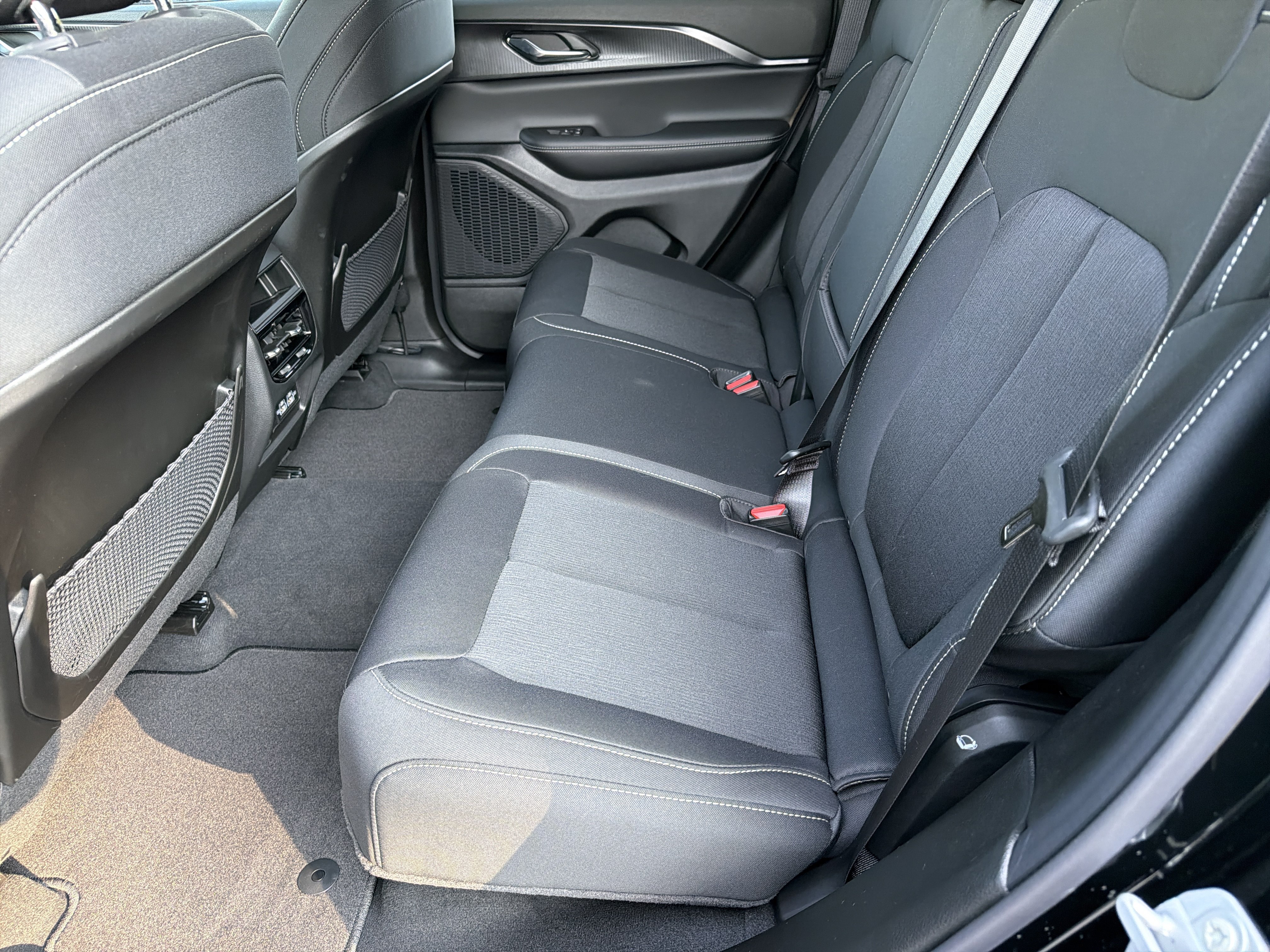New 2027 Jeep Grand Cherokee Laredo X RWD image 20