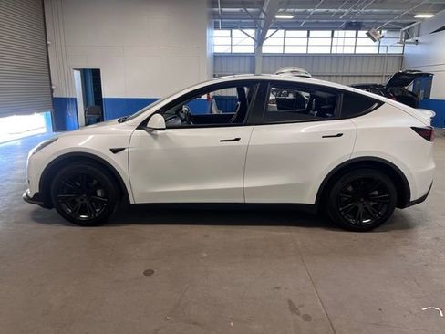 Used 2021 Tesla Model Y 2WD image 5