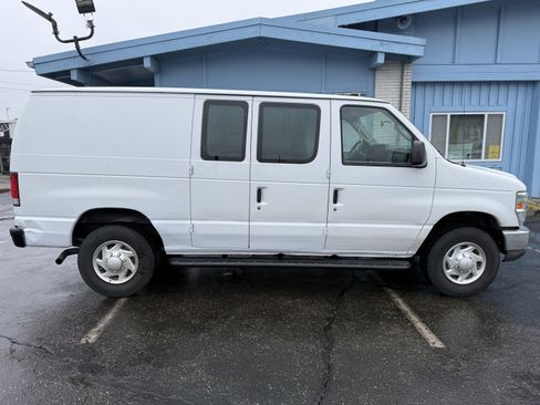 Used 2014 Ford E-250 and Econoline 250 w/ Power Group image 6