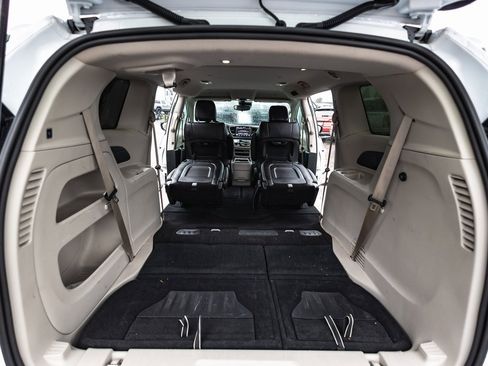 Used 2024 Chrysler Pacifica Touring-L image 41