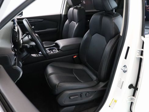 Used 2024 Honda Pilot Touring image 11