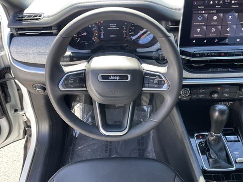 Used 2024 Jeep Compass Latitude AWD/4WD image 13