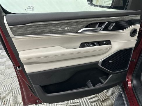 Used 2022 Jeep Wagoneer Series II AWD/4WD image 11