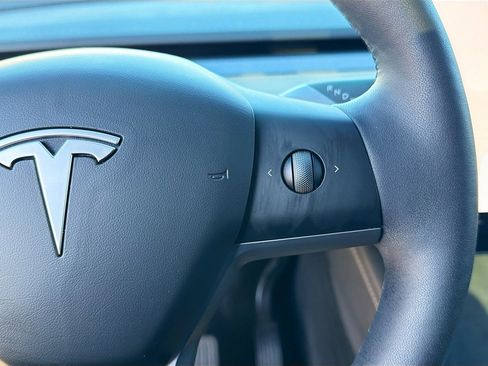 Used 2023 Tesla Model Y Long Range image 35