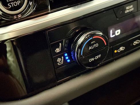 Used 2023 Nissan Pathfinder Platinum image 10