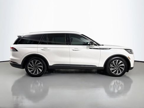 Used 2026 Lincoln Aviator 2WD image 4