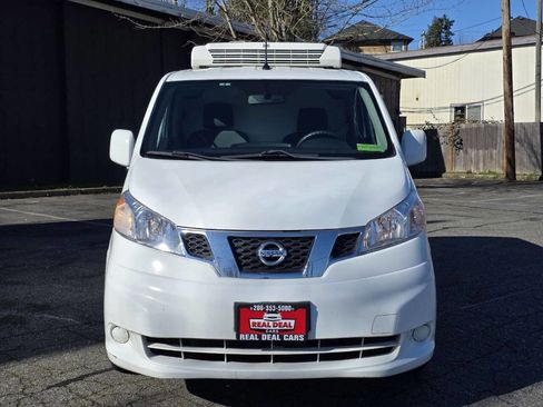 Used 2014 Nissan NV200 SV w/ Technology Package image 2