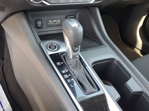 Used 2025 Nissan Sentra SV FWD image 21