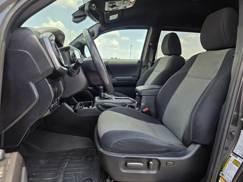 Used 2020 Toyota Tacoma TRD Off-Road w/ Advanced Technology Package AWD/4WD image 13