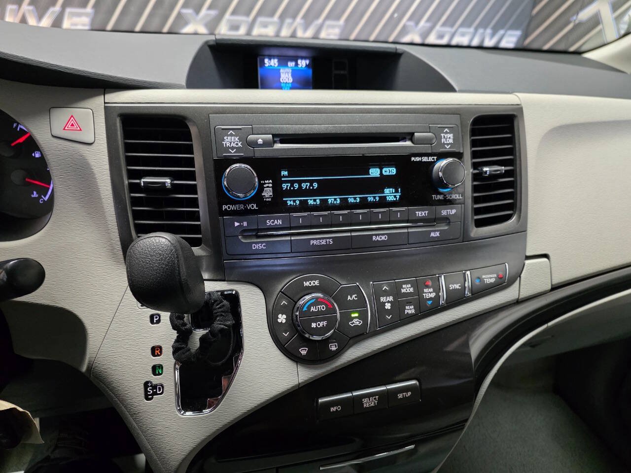 Used 2014 Toyota Sienna LE FWD image 22