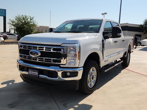 Used 2025 Ford F250 XLT w/ FX4 Off-Road Package AWD/4WD image 2