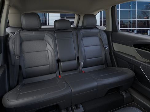 New 2025 Lincoln Nautilus Premier image 11