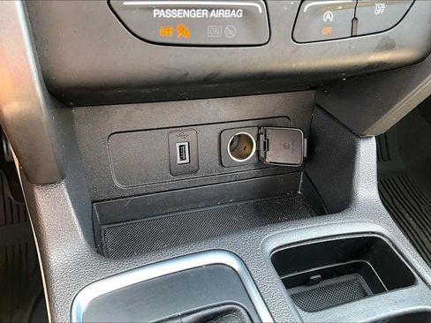 Used 2019 Ford Escape SE FWD image 16