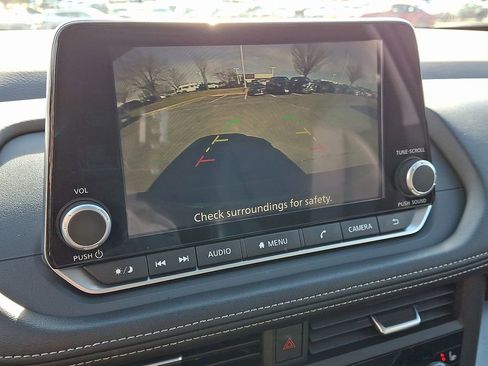 Used 2024 Nissan Rogue SV w/ SV Premium Package image 18