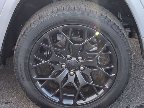 New 2025 Jeep Grand Cherokee Summit w/ Obsidian Package image 14