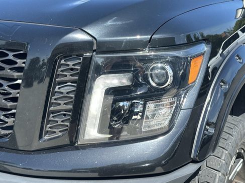 Used 2019 Nissan Titan SV w/ SV Convenience Package AWD/4WD image 11