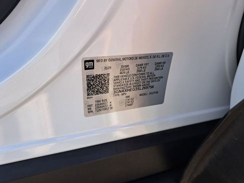 Used 2025 Chevrolet Equinox LT FWD image 25