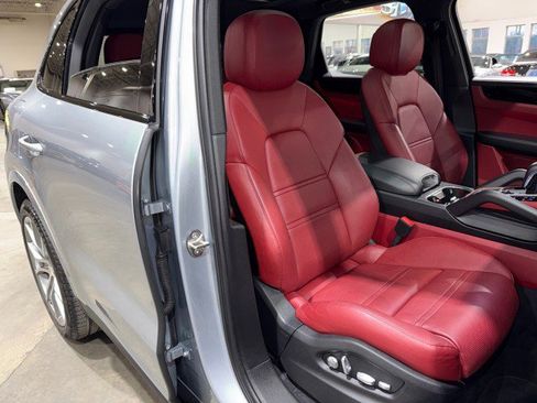 Used 2020 Porsche Cayenne image 66