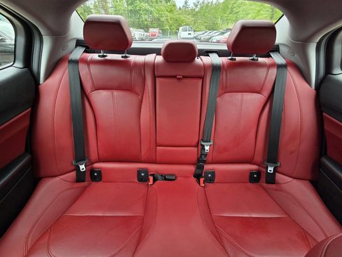 Used 2018 Alfa Romeo Giulia Ti AWD/4WD image 14