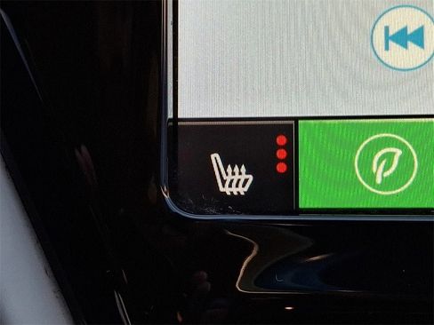 Certified 2020 Chevrolet Bolt Premier w/ Infotainment Package image 27