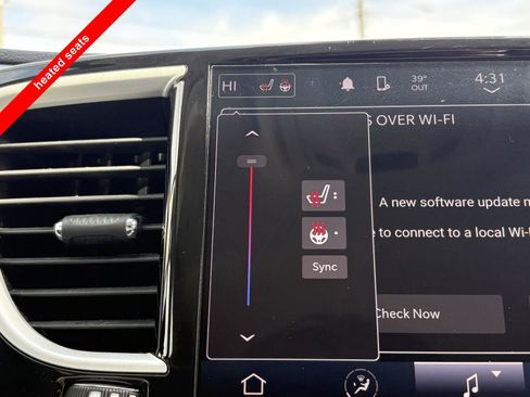 Used 2023 Chrysler Pacifica Touring-L image 7