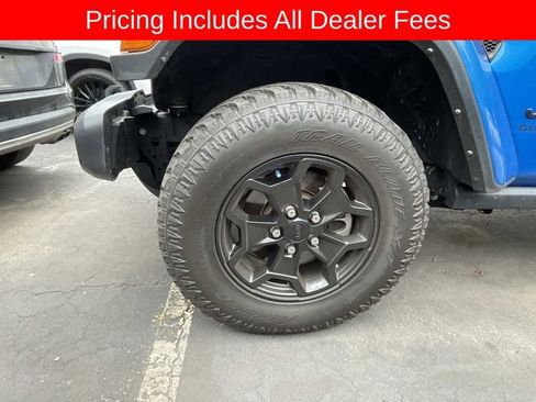 Used 2022 Jeep Gladiator Sport AWD/4WD image 2