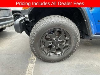 Used 2022 Jeep Gladiator Sport AWD/4WD video 2