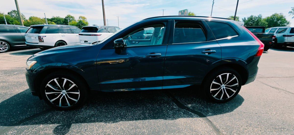 Used 2024 Volvo XC60 B5 Plus w/ Protection Package Premier AWD/4WD image 8