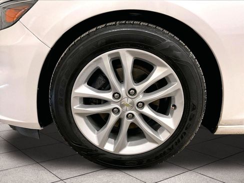 Used 2017 Chevrolet Malibu Hybrid w/ Leather Package image 9