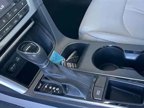 Used 2016 Hyundai Sonata Limited image 10